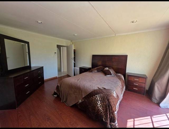 4 BEDROOM HOUSE FOR SALE IN EIKE PARK